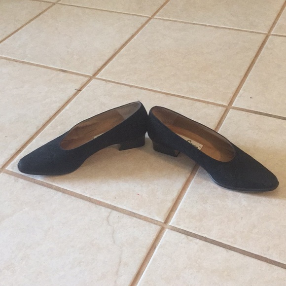 Marie Ellyse Dress Heels.. size 6... black suede - Picture 2 of 7